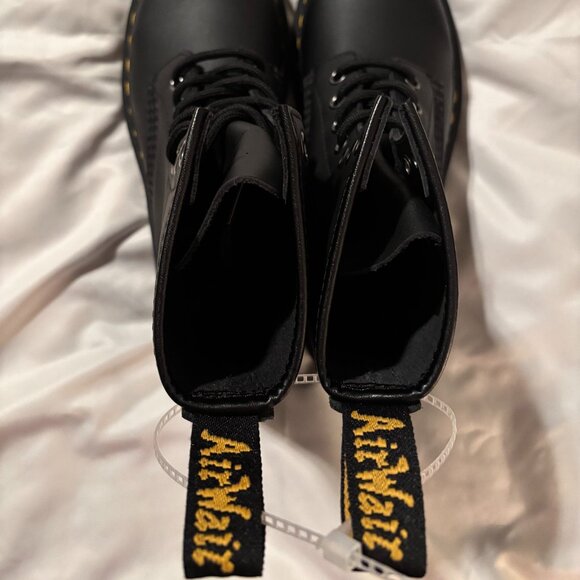 DOC MARTEN 11821 COMBAT BOOTS - Picture 2 of 6